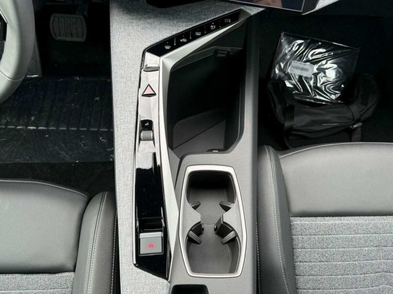 PEUGEOT 5008 HYBRID 145 E-DCS6 ALLURE