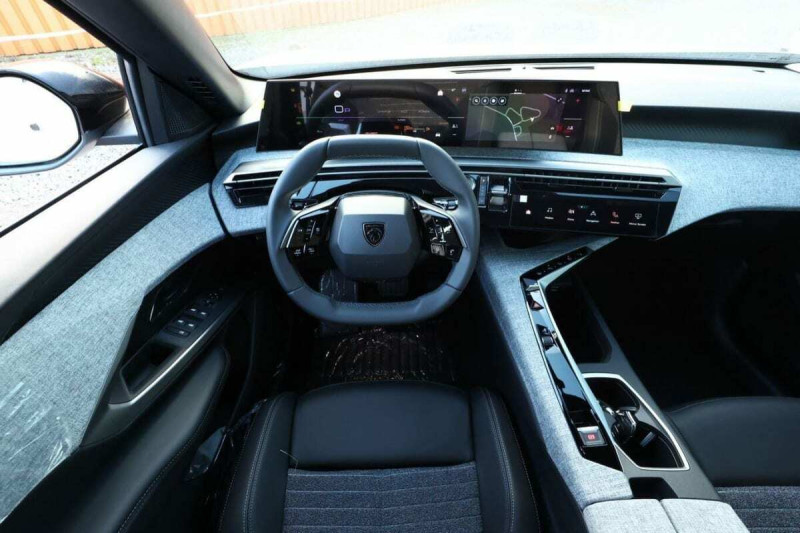 PEUGEOT 3008 HYBRID 145 E-DCS6 ALLURE