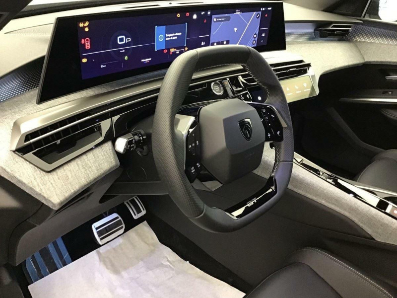PEUGEOT 5008 GT 1.2 HYBRID 145