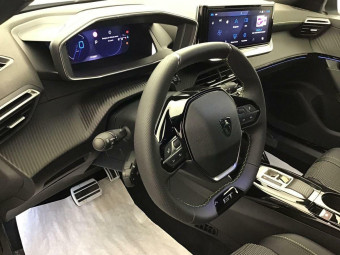 PEUGEOT 2008 HYBRID 136 E-DCS6 GT