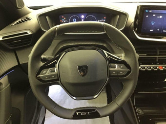 PEUGEOT 2008 HYBRID 136 E-DCS6 GT