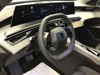 PEUGEOT 3008 HYBRID 145 E-DCS6 ALLURE