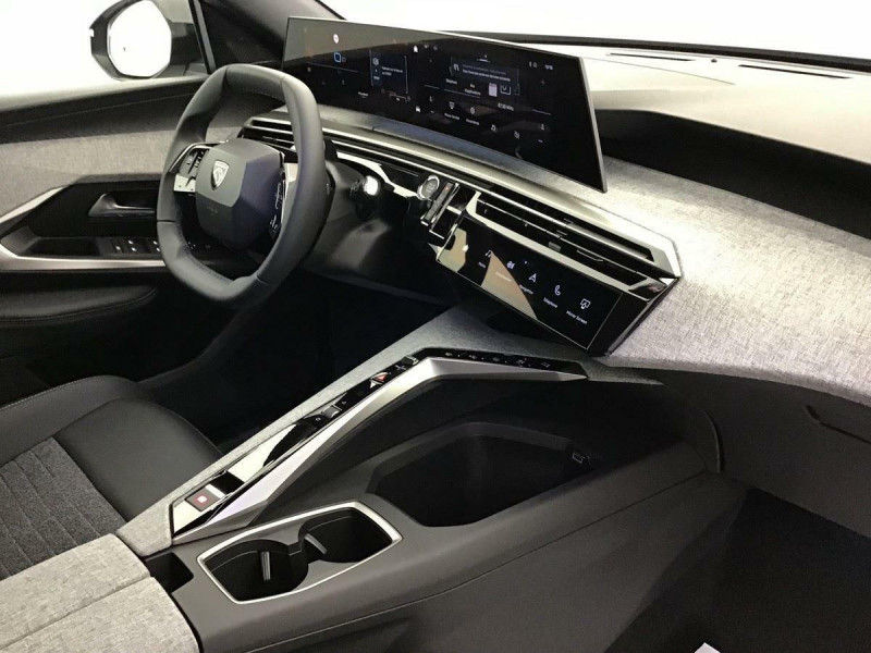 PEUGEOT 3008 HYBRID 145 ALLURE