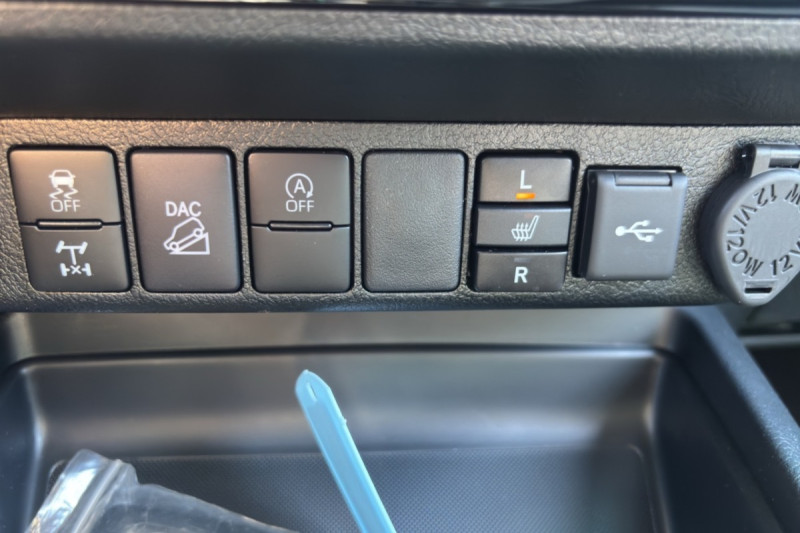 TOYOTA HILUX 2.8 204 BVA INVINCIBLE RIDEAU