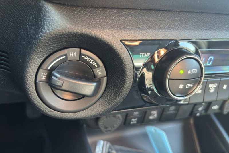TOYOTA HILUX 2.8 204 BVA INVINCIBLE RIDEAU