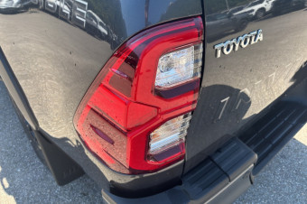 TOYOTA HILUX 2.8 204 BVA INVINCIBLE RIDEAU