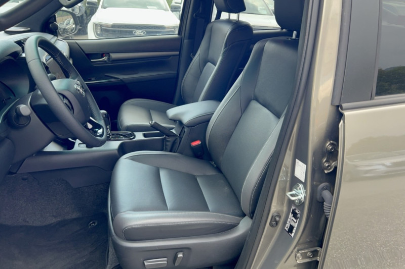 TOYOTA HILUX 2.8 204 BVA INVINCIBLE RIDEAU