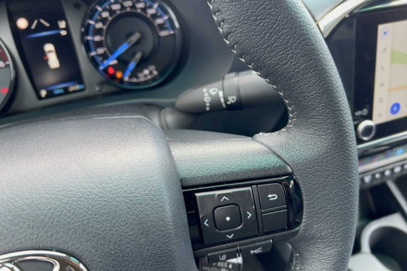 TOYOTA HILUX 2.8 204 BVA INVINCIBLE RIDEAU
