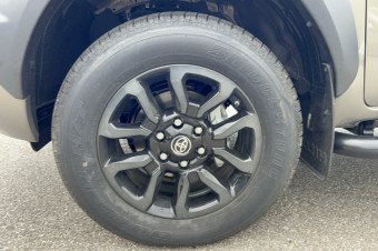 TOYOTA HILUX 2.8 204 BVA INVINCIBLE RIDEAU