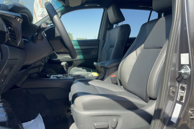 TOYOTA HILUX 2.8 204 BVA INVINCIBLE 4PL