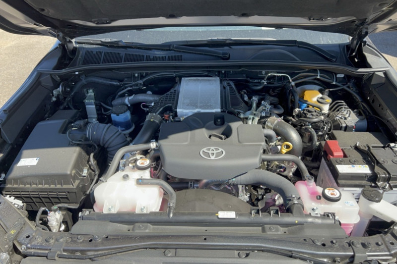 TOYOTA HILUX 2.8 204 BVA INVINCIBLE 4PL