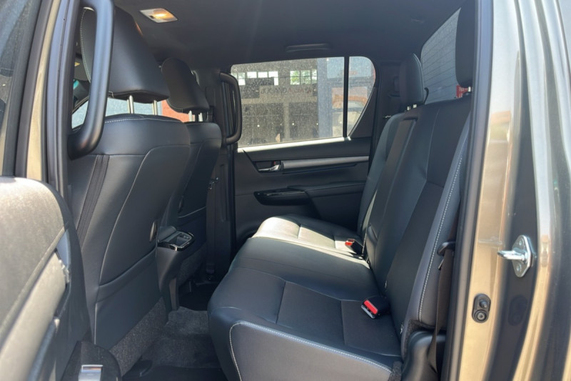TOYOTA HILUX 2.8 204 BVA INVINCIBLE 4PL