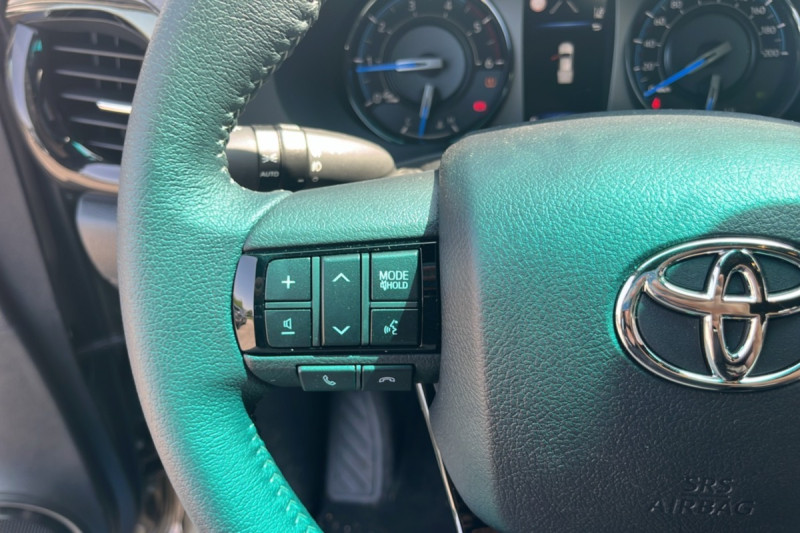 TOYOTA HILUX 2.8 204 BVA INVINCIBLE 4PL