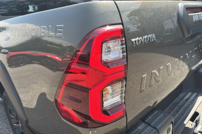 TOYOTA HILUX 2.8 204 BVA INVINCIBLE 4PL
