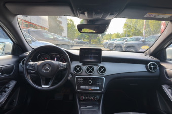 MERCEDES-BENZ GLA 200D 136 BUSINESS EDITION