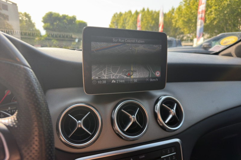 MERCEDES-BENZ GLA 200D 136 BUSINESS EDITION