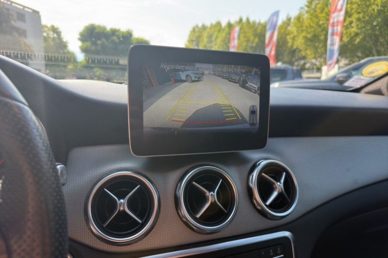 MERCEDES-BENZ GLA 200D 136 BUSINESS EDITION