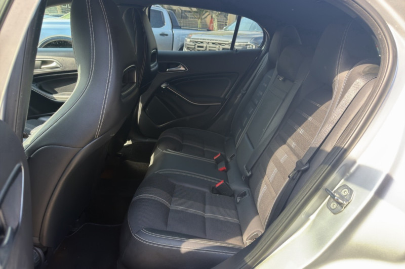 MERCEDES-BENZ GLA 200D 136 BUSINESS EDITION