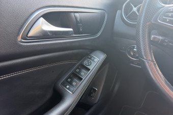 MERCEDES-BENZ GLA 200D 136 BUSINESS EDITION