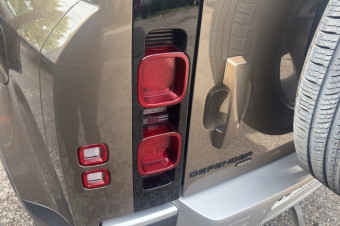 LAND ROVER DEFENDER P400 HSE