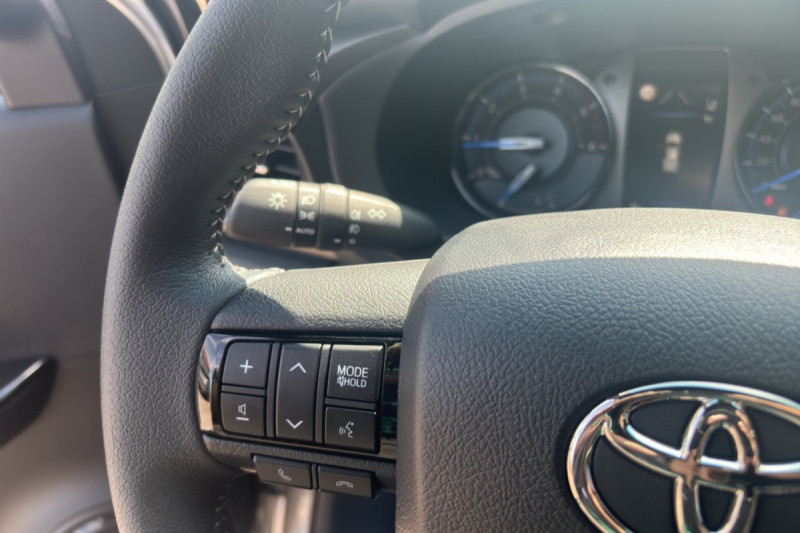 TOYOTA HILUX 2.8 204 BVA INVINCIBLE RIDEAU