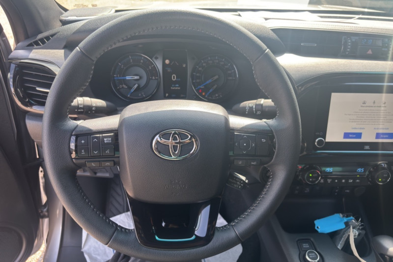 TOYOTA HILUX 2.8 204 BVA INVINCIBLE RIDEAU