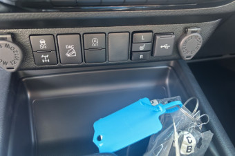 TOYOTA HILUX 2.8 204 BVA INVINCIBLE RIDEAU