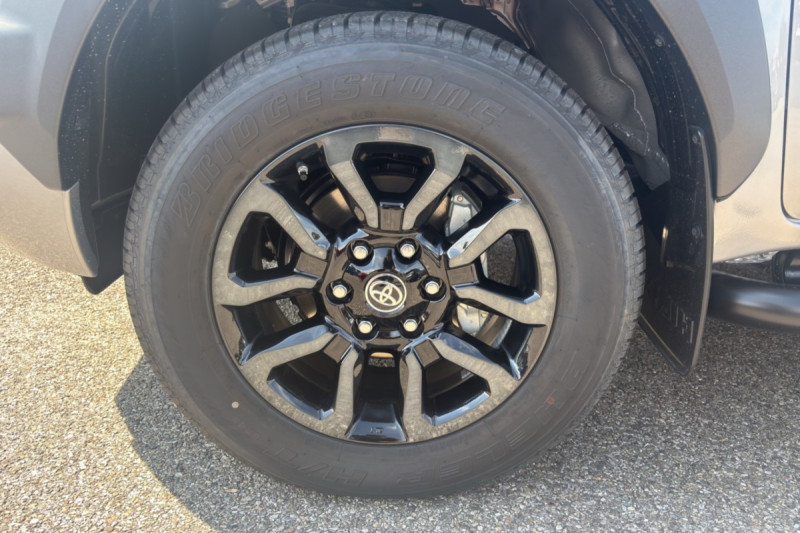 TOYOTA HILUX 2.8 204 BVA INVINCIBLE RIDEAU