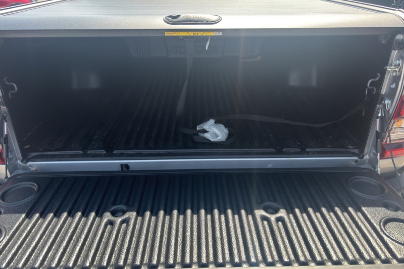 TOYOTA HILUX 2.8 204 BVA INVINCIBLE RIDEAU