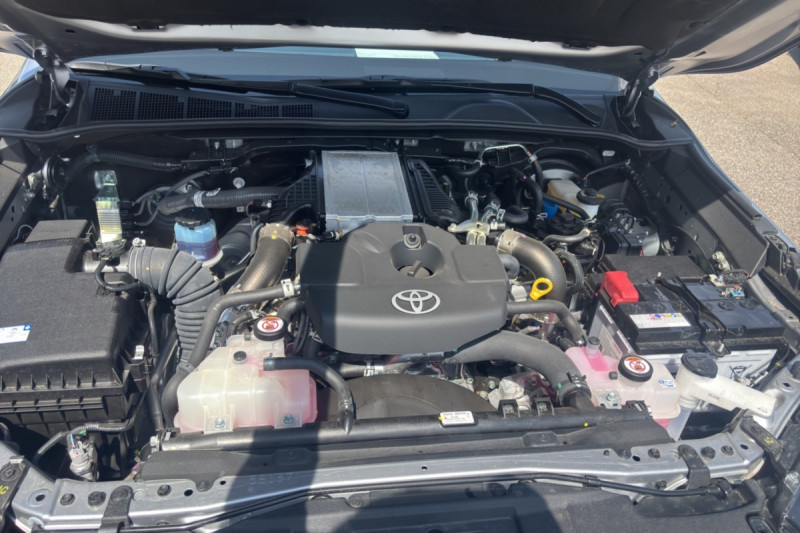 TOYOTA HILUX 2.8 204 BVA INVINCIBLE RIDEAU