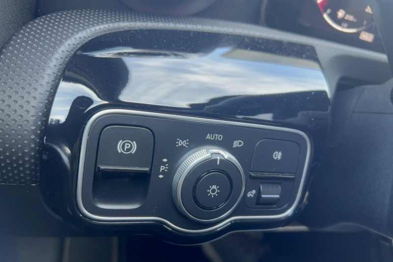 MERCEDES-BENZ CLASSE A 200 7G-DCT AMG LINE