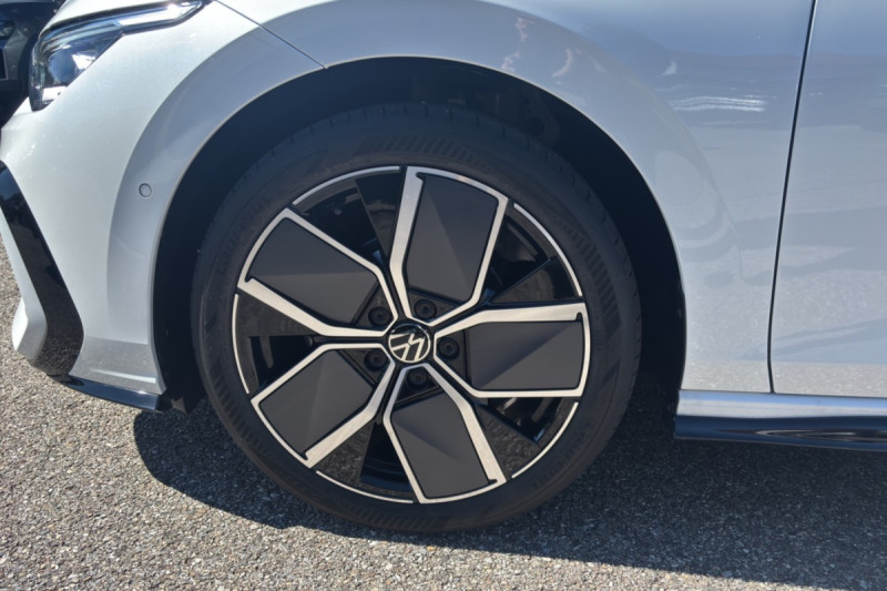 VOLKSWAGEN GOLF E-TSI 150 DSG R-LINE T.O 360