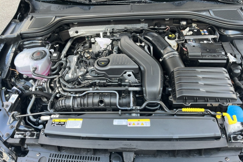 VOLKSWAGEN GOLF E-TSI 150 DSG R-LINE EDITION