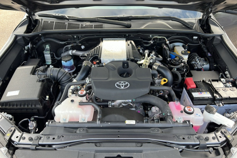 TOYOTA HILUX 2.8 204 BVA INVINCIBLE 4PL