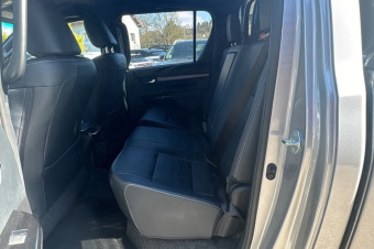 TOYOTA HILUX 2.8 204 BVA INVINCIBLE HARDTOP