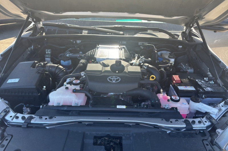 TOYOTA HILUX 2.8 204 BVA INVINCIBLE HARDTOP