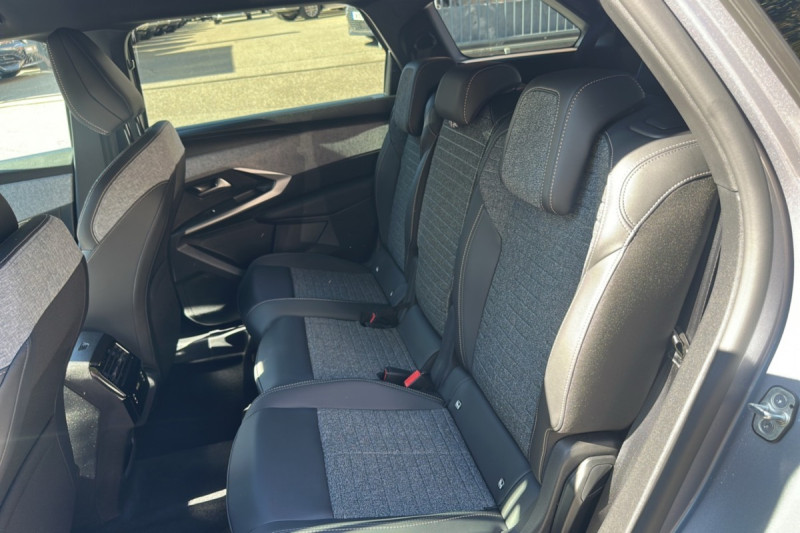 PEUGEOT 5008 HYBRID 145 E-DCS6 ALLURE PLUS
