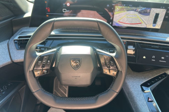 PEUGEOT 5008 HYBRID 145 E-DCS6 ALLURE PLUS