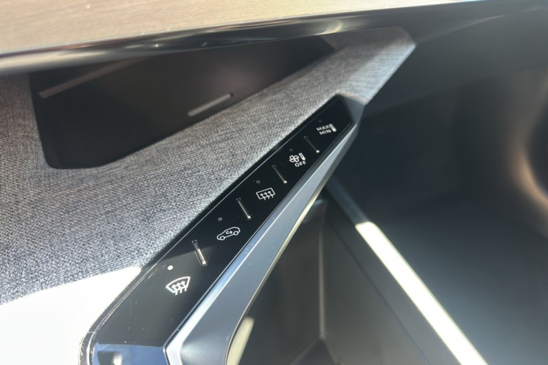 PEUGEOT 5008 HYBRID 145 E-DCS6 ALLURE PLUS