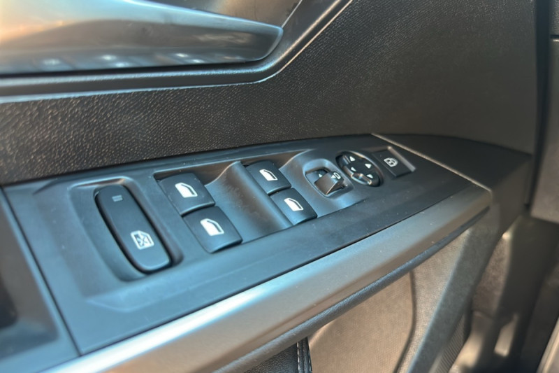 PEUGEOT 5008 HYBRID 145 E-DCS6 ALLURE PLUS