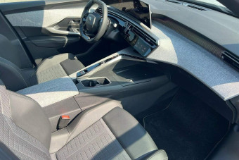 PEUGEOT 5008 HYBRID 145 E-DCS6 GT