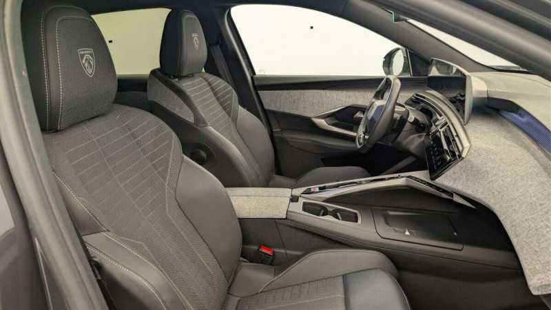 PEUGEOT 3008 HYBRID 145 E-DCS6 GT