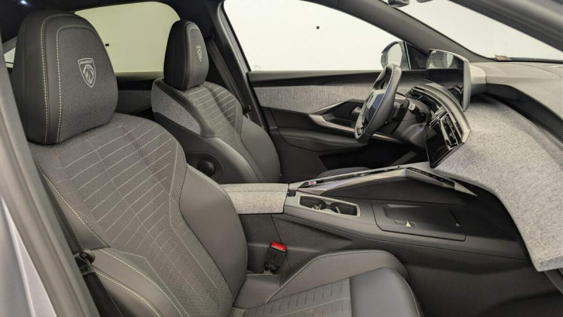 PEUGEOT 3008 HYBRID 145 E-DCS6 GT