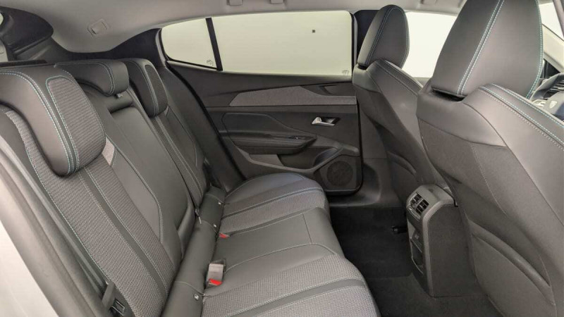PEUGEOT 408 HYBRID 136 E-DCS6 ALLURE