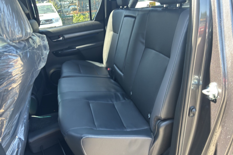 TOYOTA HILUX 2.8 204 BVA INVINCIBLE RIDEAU