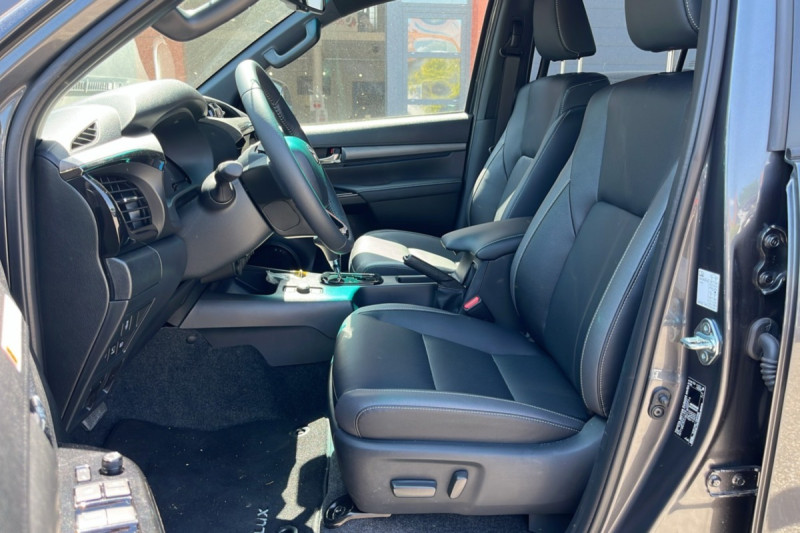 TOYOTA HILUX 2.8 204 BVA INVINCIBLE 4PL