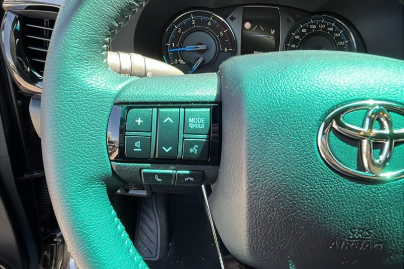 TOYOTA HILUX 2.8 204 BVA INVINCIBLE 4PL