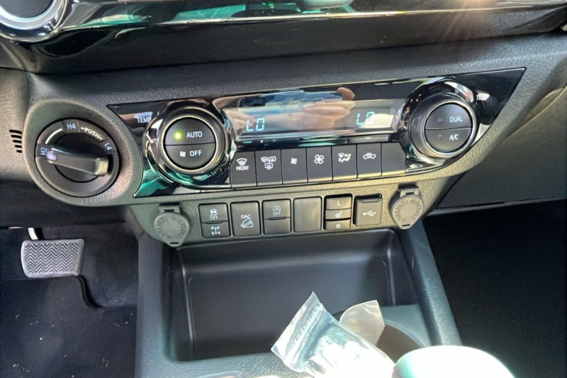 TOYOTA HILUX 2.8 204 BVA INVINCIBLE 4PL