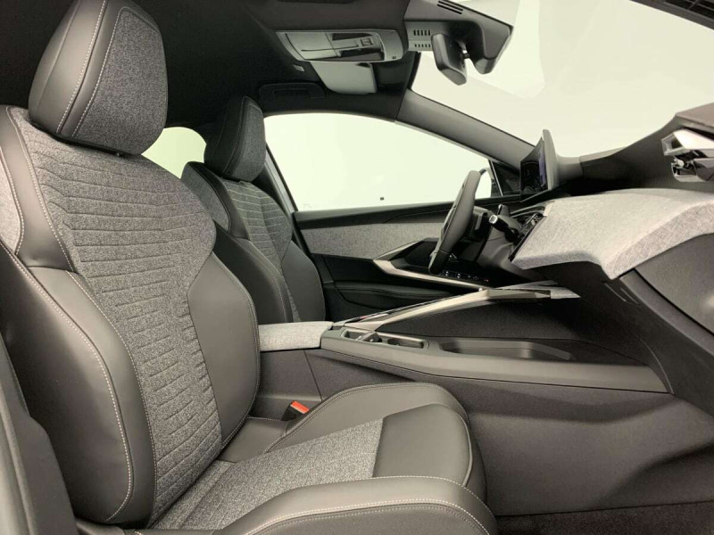 PEUGEOT 5008 HYBRID 145 E-DCS6 ALLURE